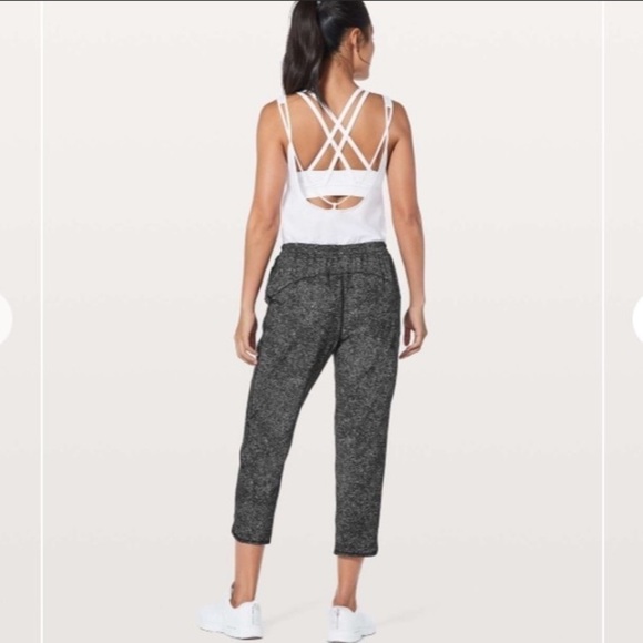 LULULEMON Keep it Classic crop pants - Picture 3 of 5